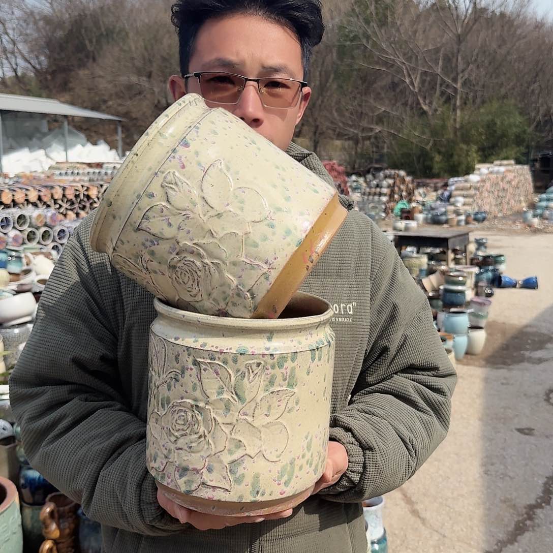 紫砂花盆口20高20（两个蝶恋花彩色