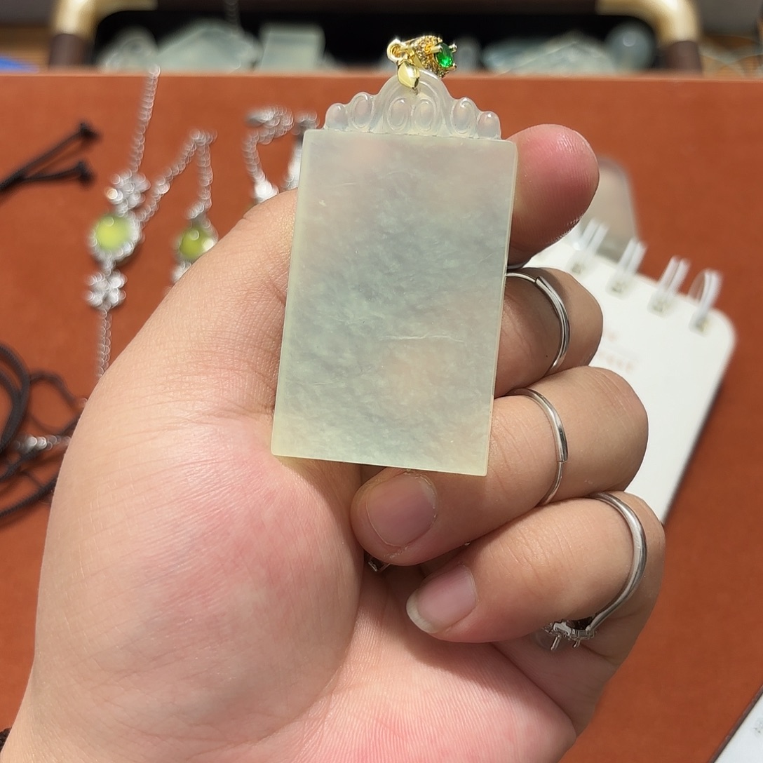****ق蛇纹石玉未镶嵌颈饰