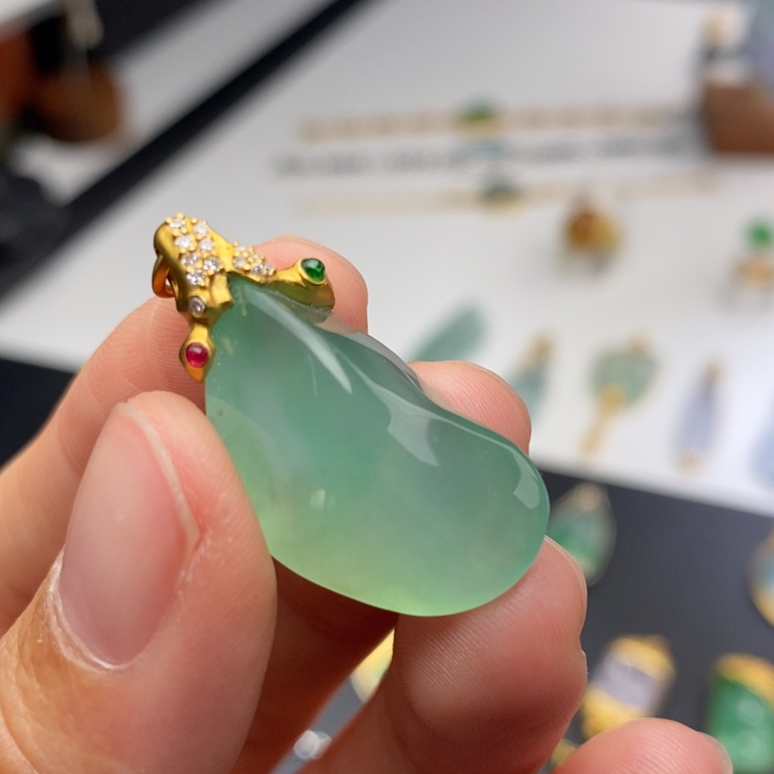 翡翠18K金镶嵌颈饰  吊坠