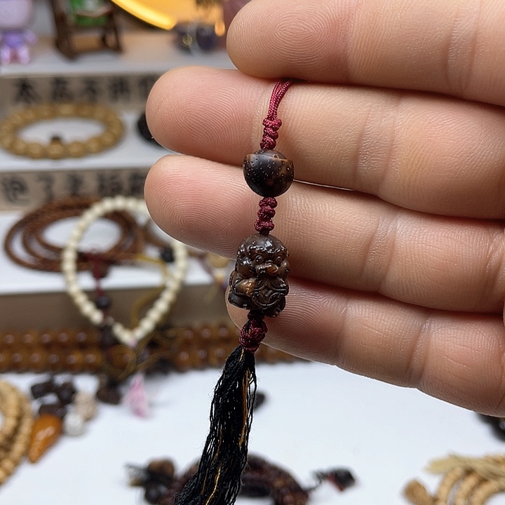 星月菩提手串雕刻貔貅侧挂