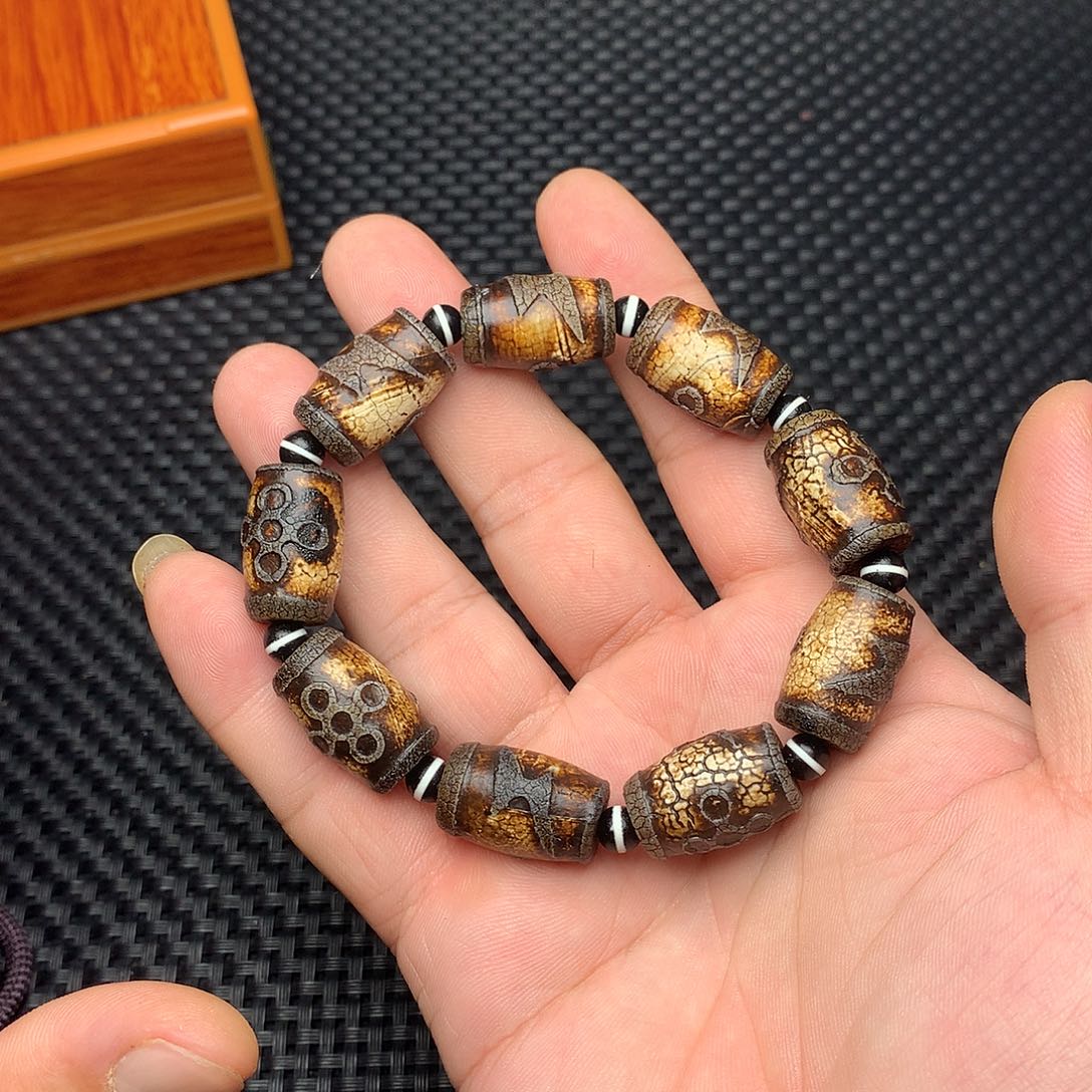 旭***）玛瑙/玉髓未镶嵌手链