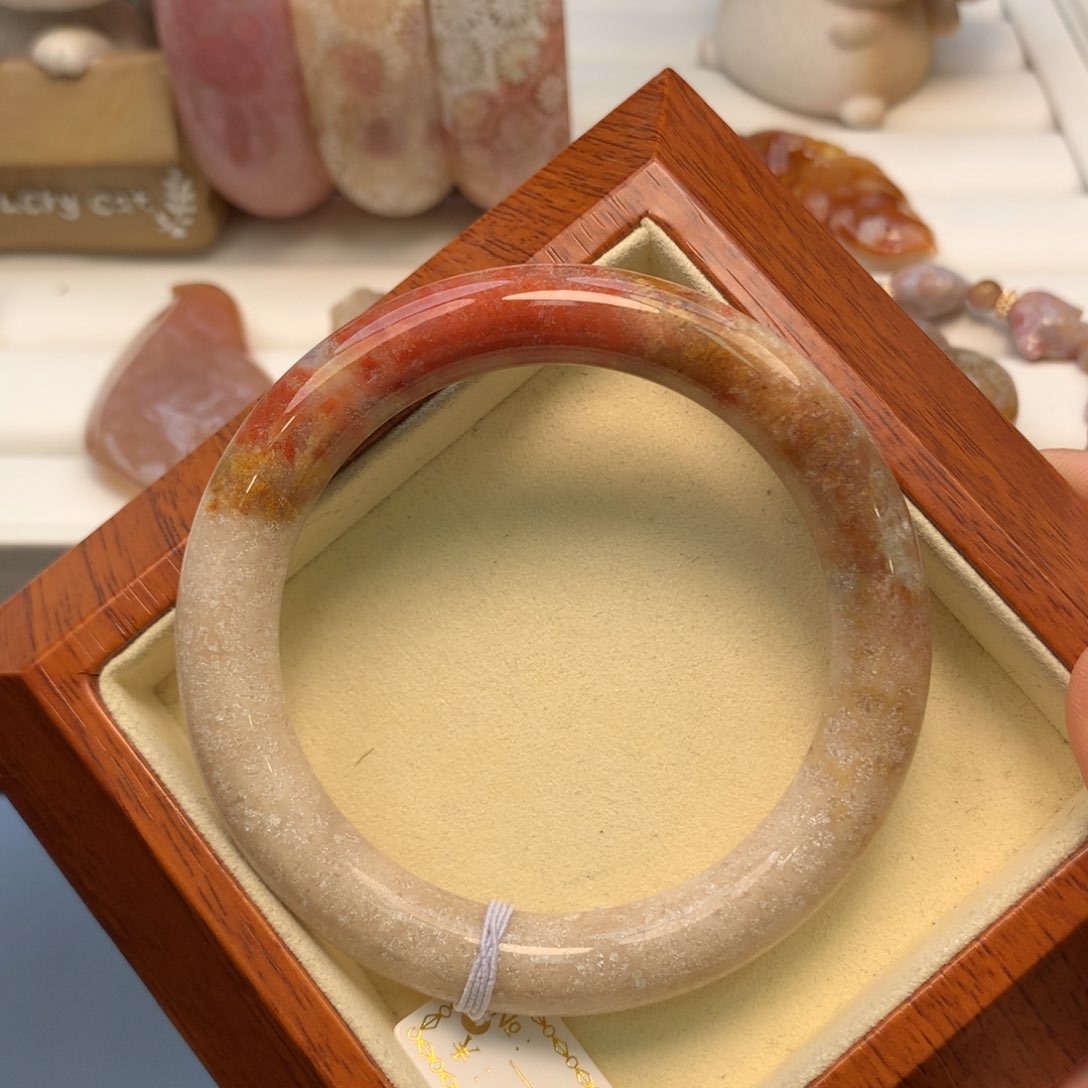 硅化珊瑚（珊瑚玉）手镯未镶嵌57.8口微骨骼