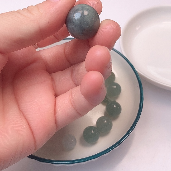 快***生翡翠未镶嵌挂件是