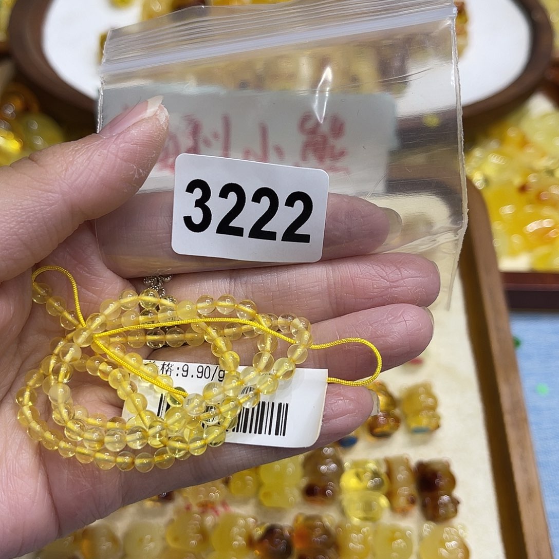 琥珀未镶嵌颈饰蜜蜡