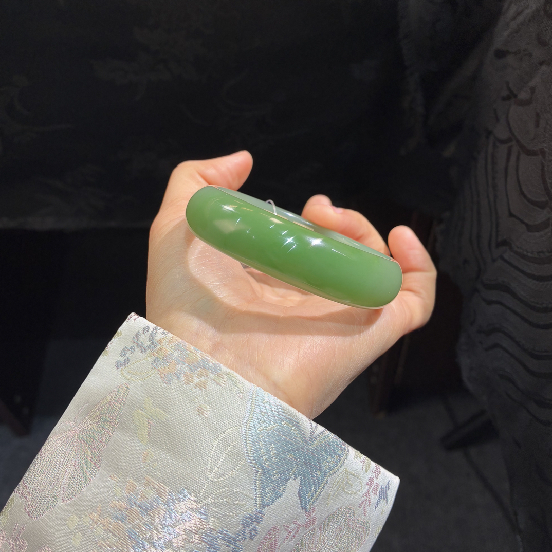 和田玉俄碧正装一细白➕绿手镯56
