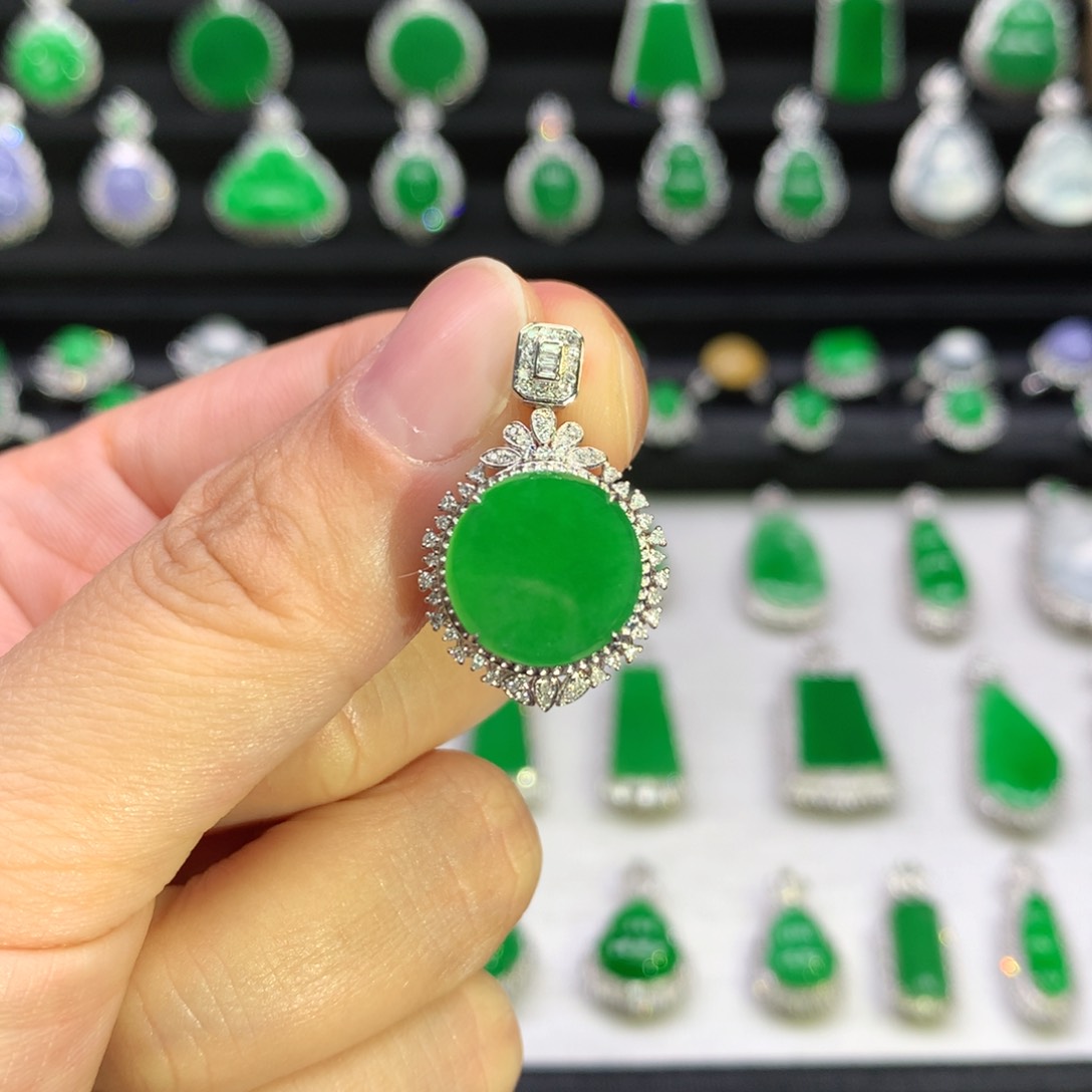 翡翠吊坠(不含链)18K金镶嵌