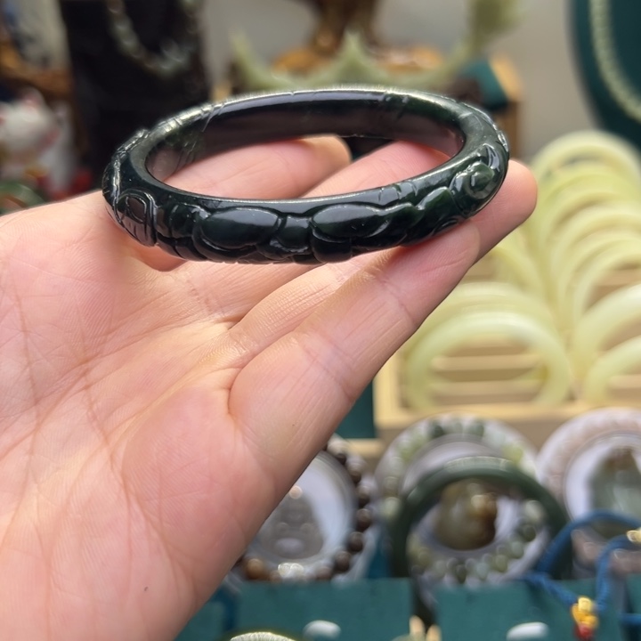 和田玉手镯未镶嵌56.4圈围4689