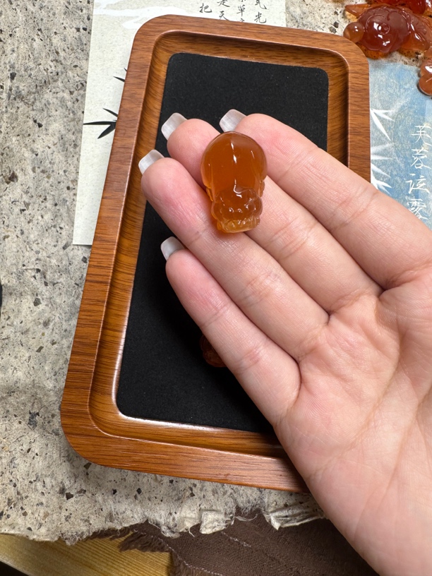 天然岫玉红冰手工貔貅吊坠多样性发货一件