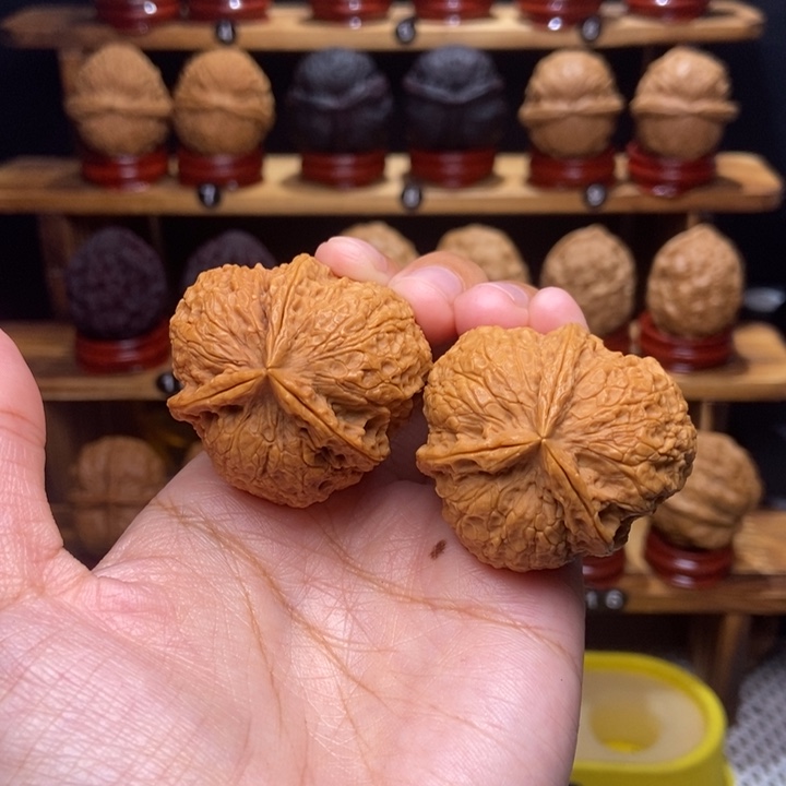文玩核桃吊坠古龙21