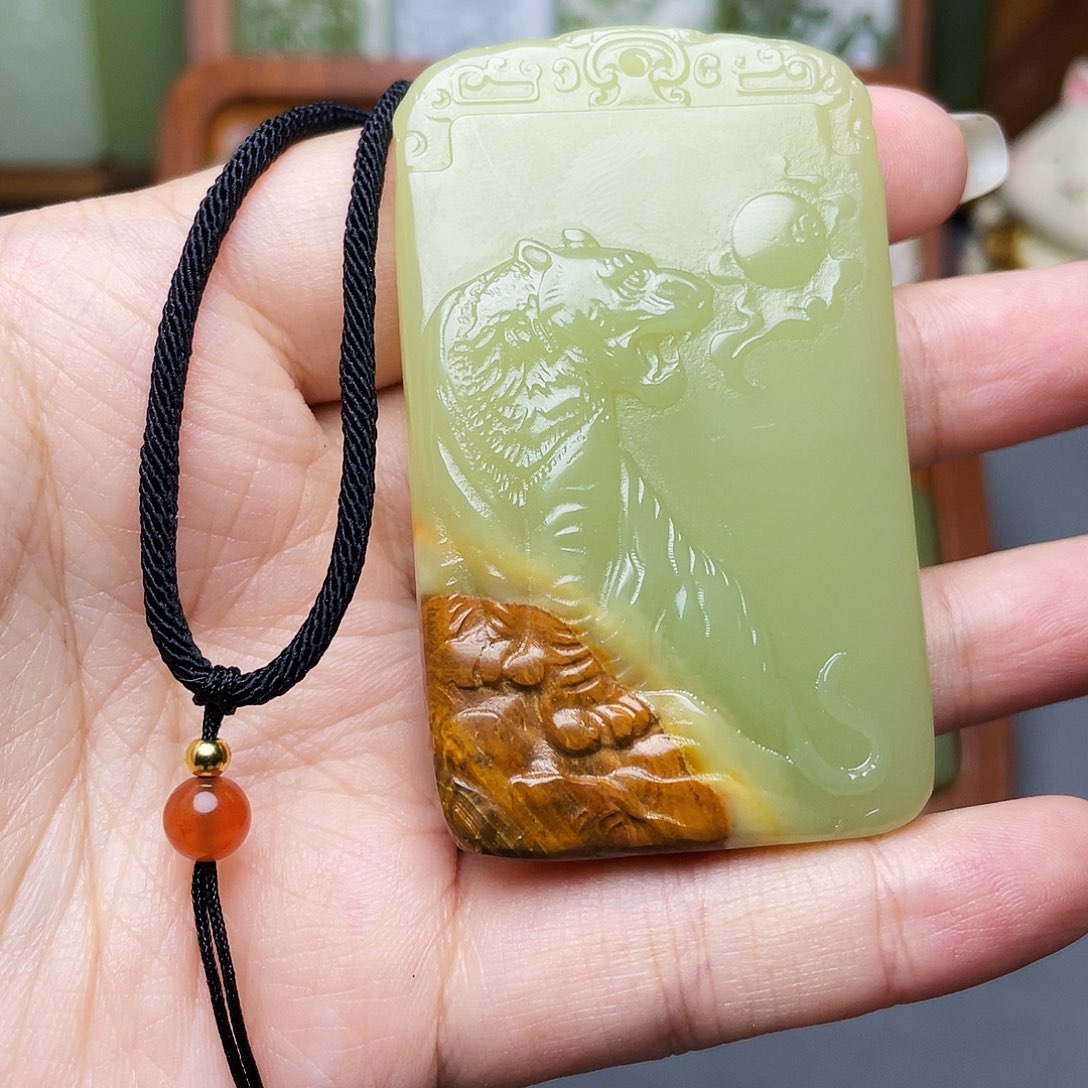最***！新疆昆仑山脉料生肖虎牌