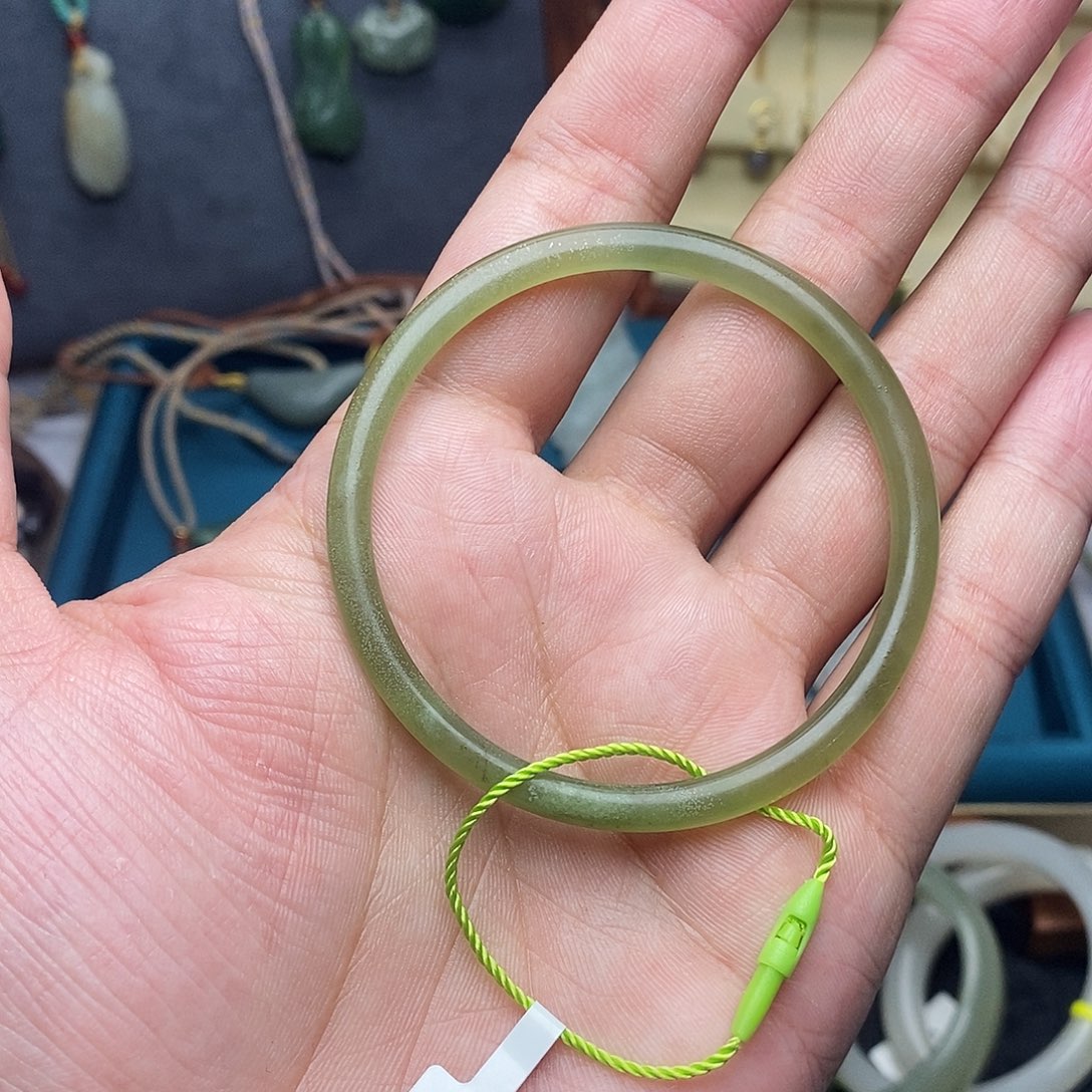 和田玉未镶嵌颈饰圈口56.5