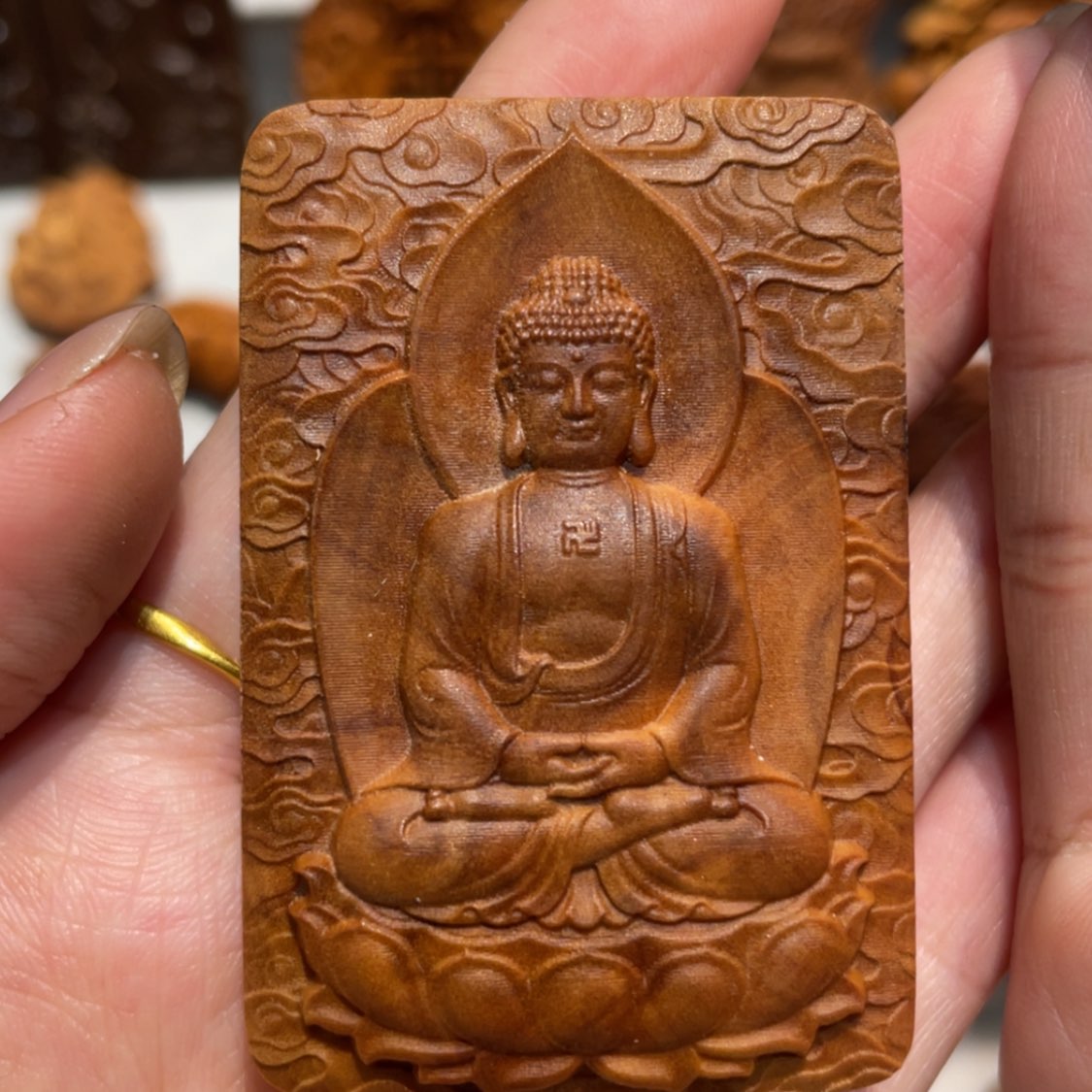 【闪购商品】檀香木吊坠新**往小吊坠牌