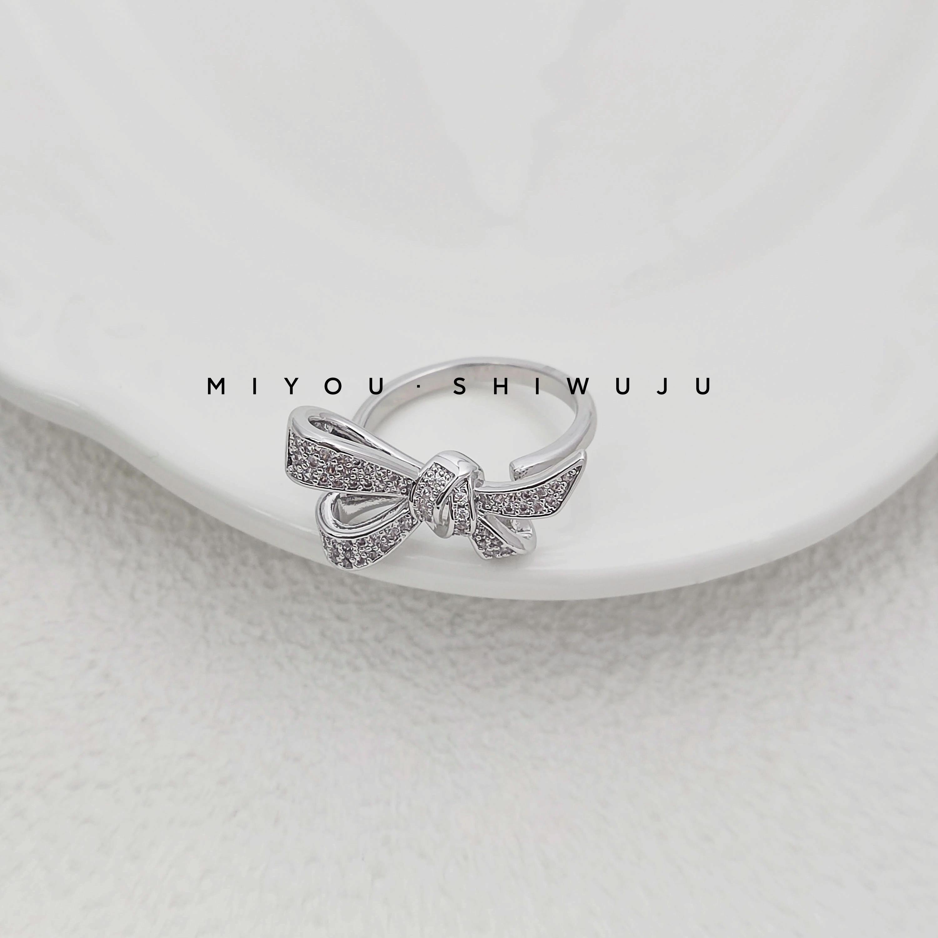 铜合金戒指 MIYOU铜银色立体飘带满钻蝴蝶结上开口戒女款百搭时尚