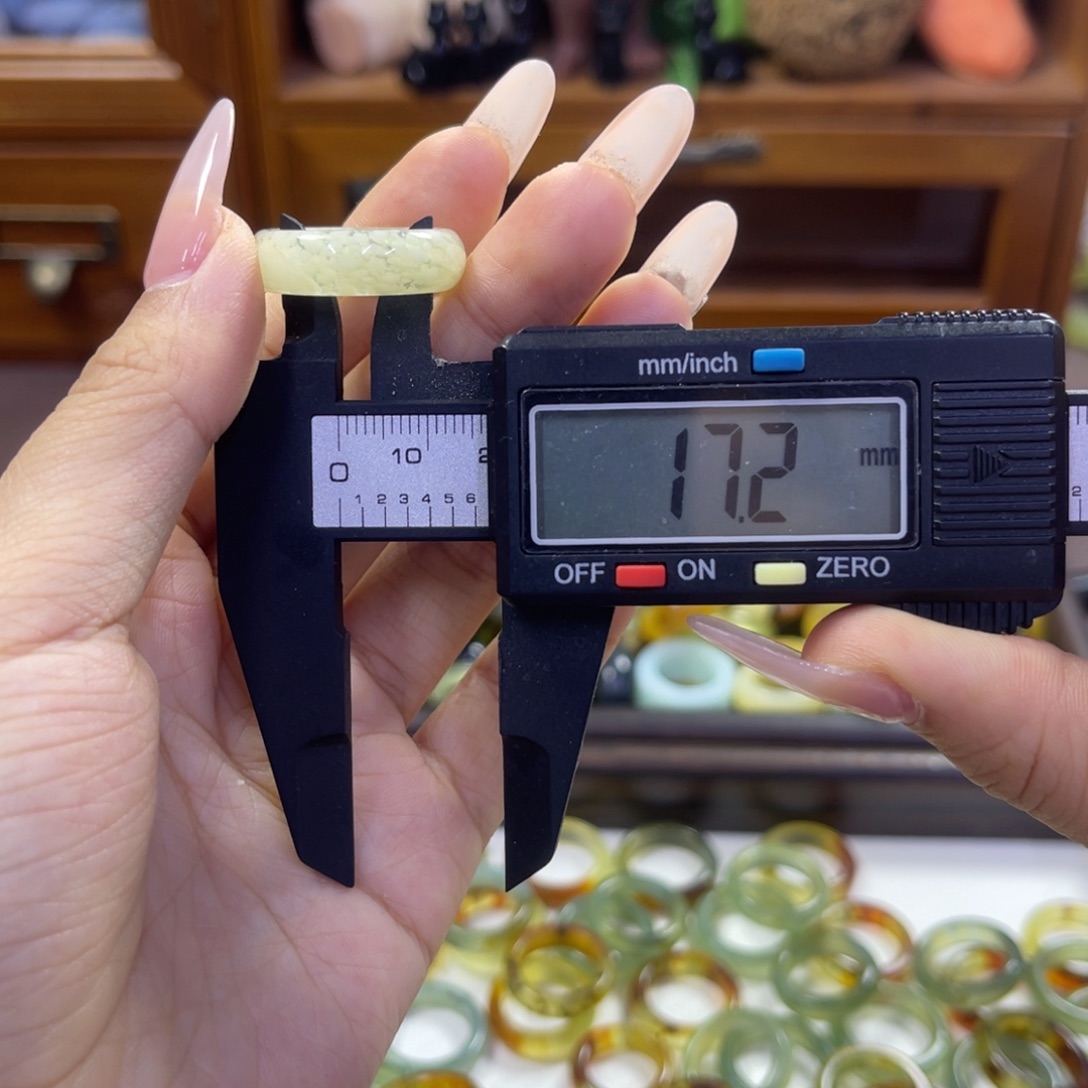 蛇纹石玉未镶嵌手镯41