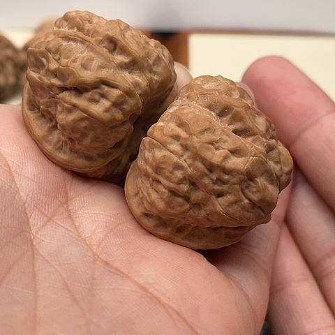 文玩核桃吊坠西****椒边34左右全品