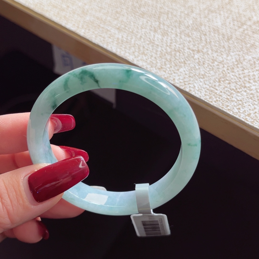 翡翠手镯未镶嵌手镯