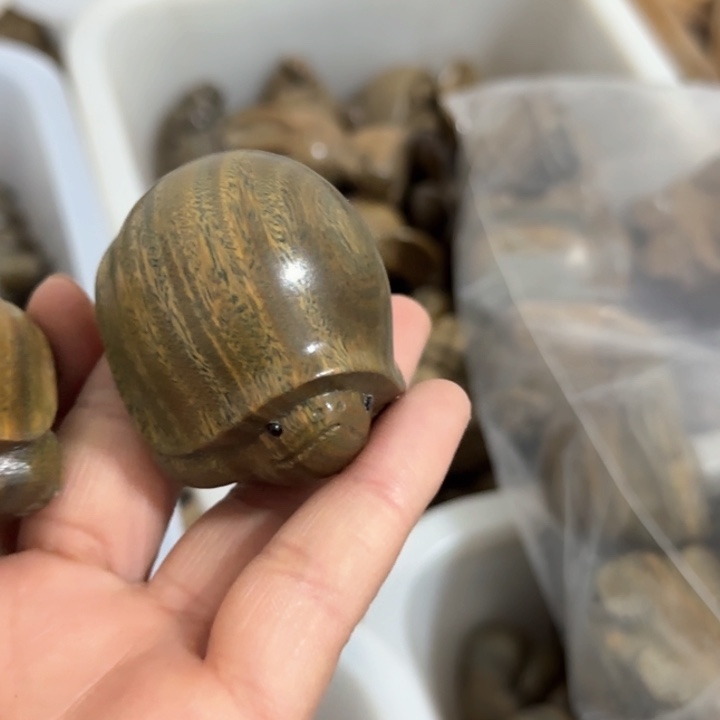 断****兄阿根廷绿檀手把件