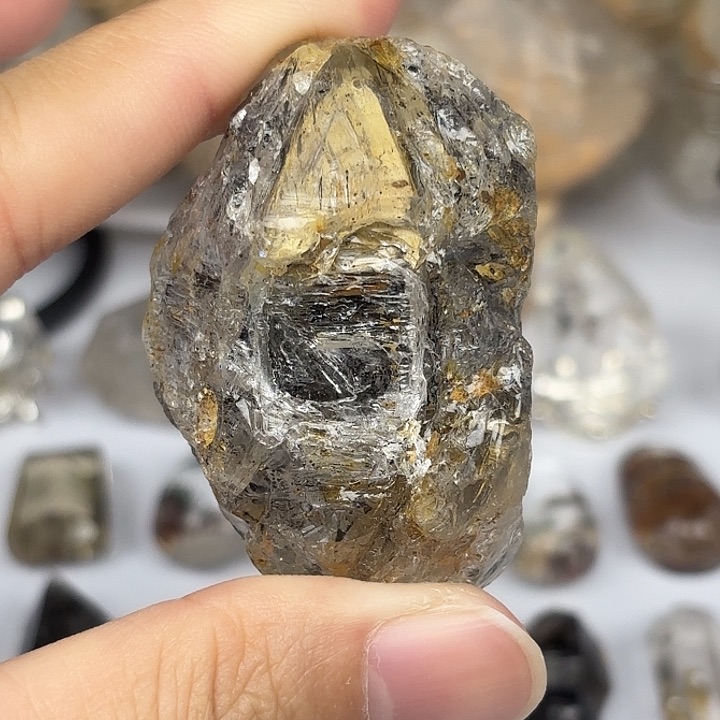 水晶颈饰未镶嵌黄泥骸骨闪灵钻