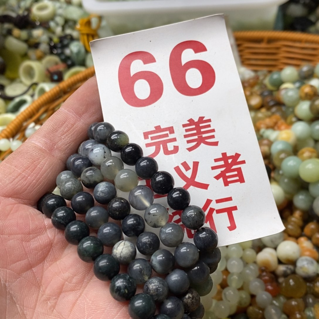 蛇纹石玉挂坠未镶嵌