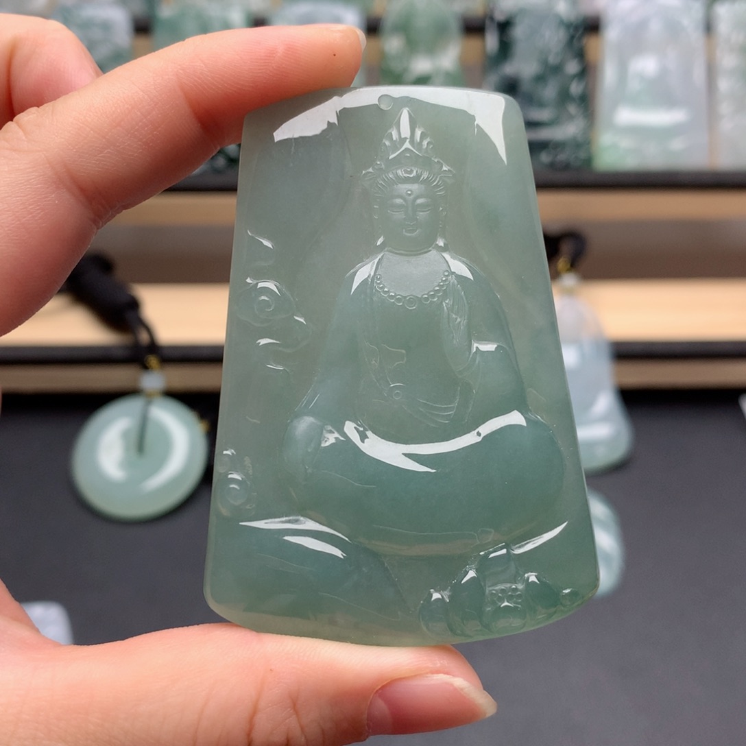 颈饰未镶嵌翡翠安*素衣