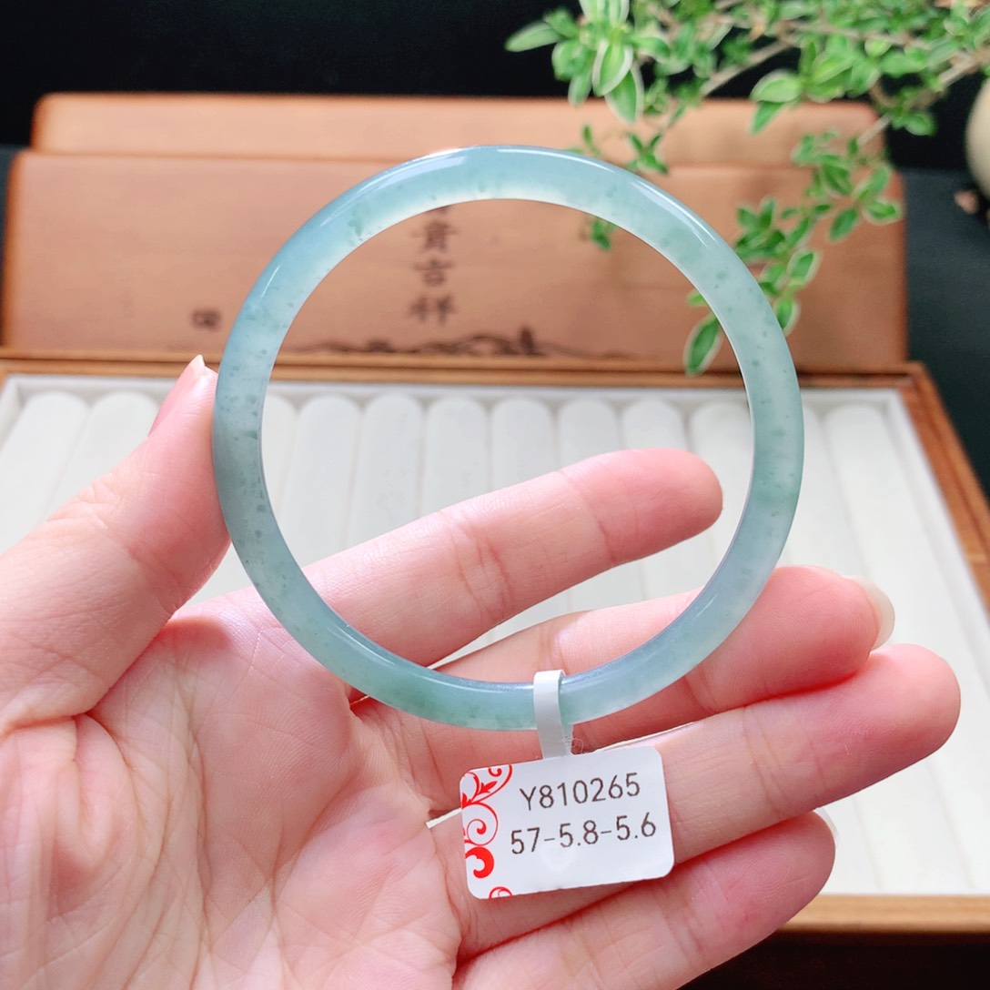 未镶嵌手镯（圆镯）翡翠