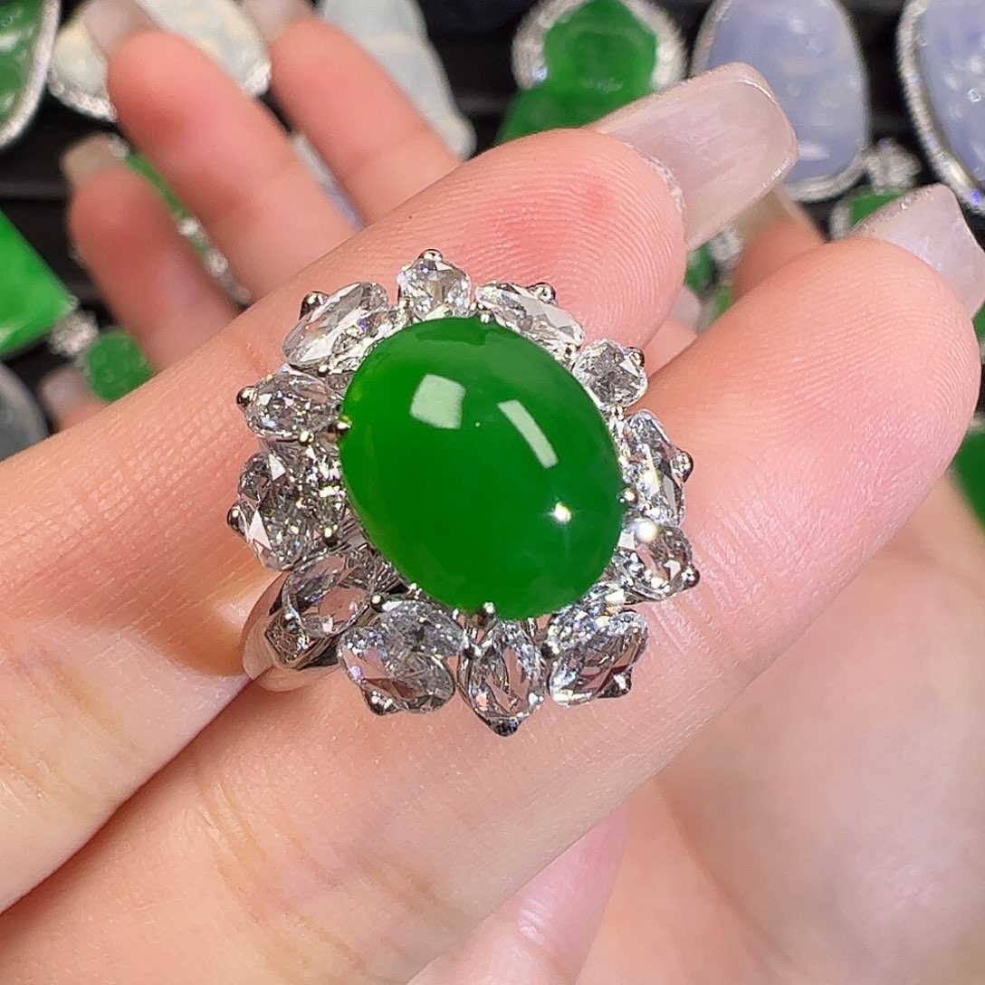 翡翠戒指18K金镶嵌蛋面