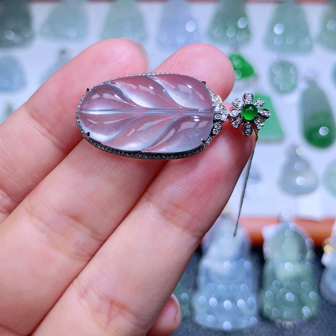 翡翠18K金镶嵌颈饰叶子