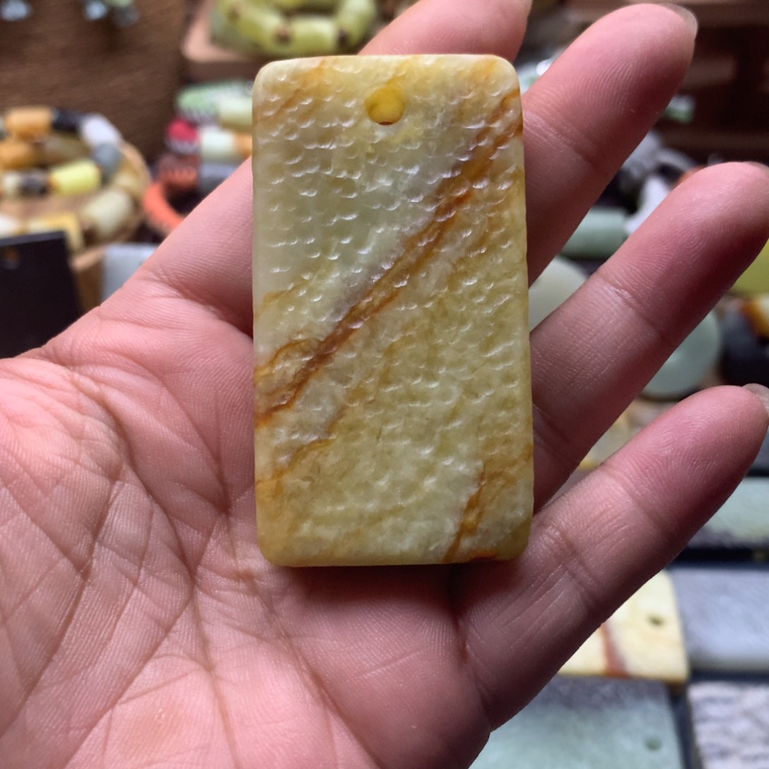 小****合金蛇纹石玉颈饰