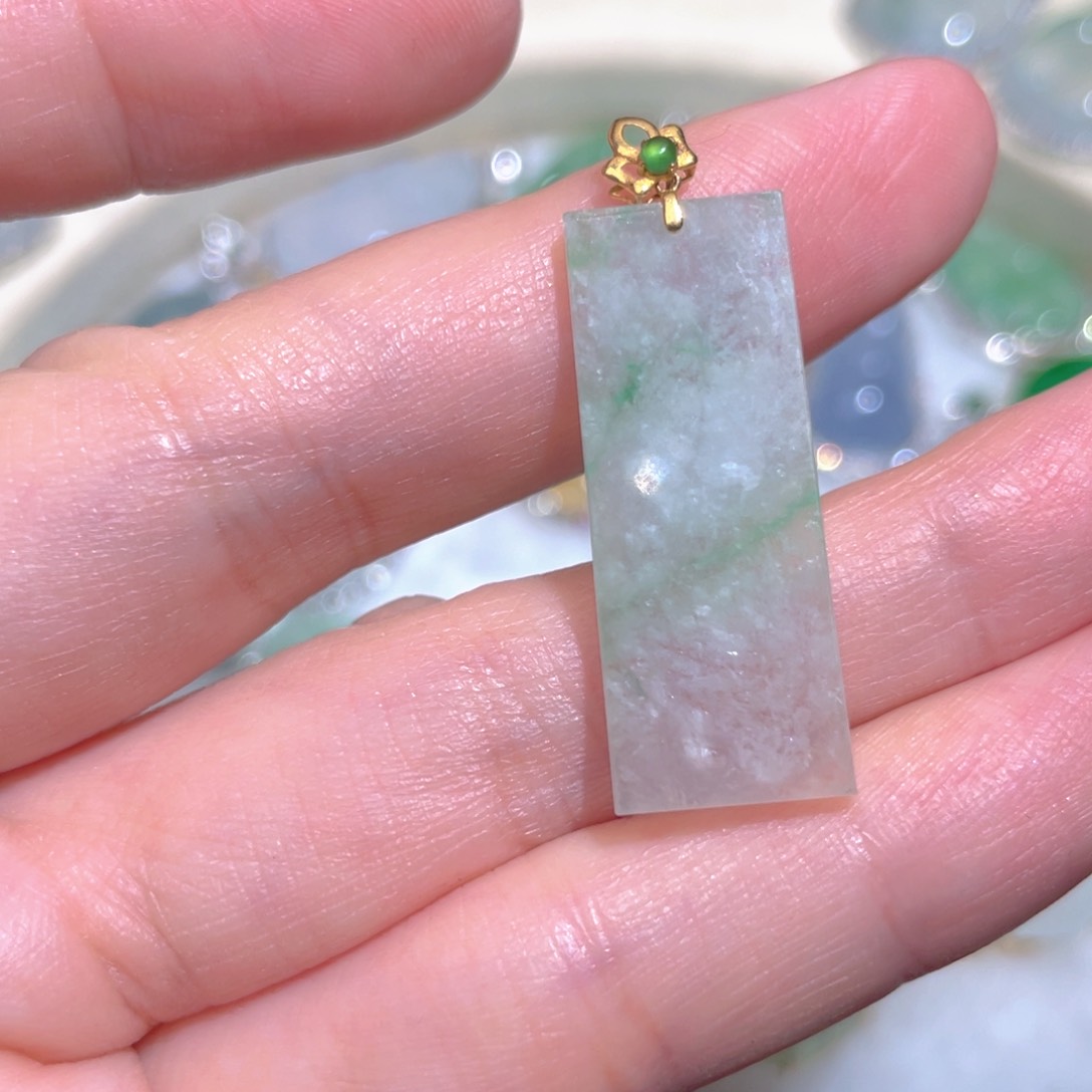 翡翠颈饰18K金镶嵌翡翠