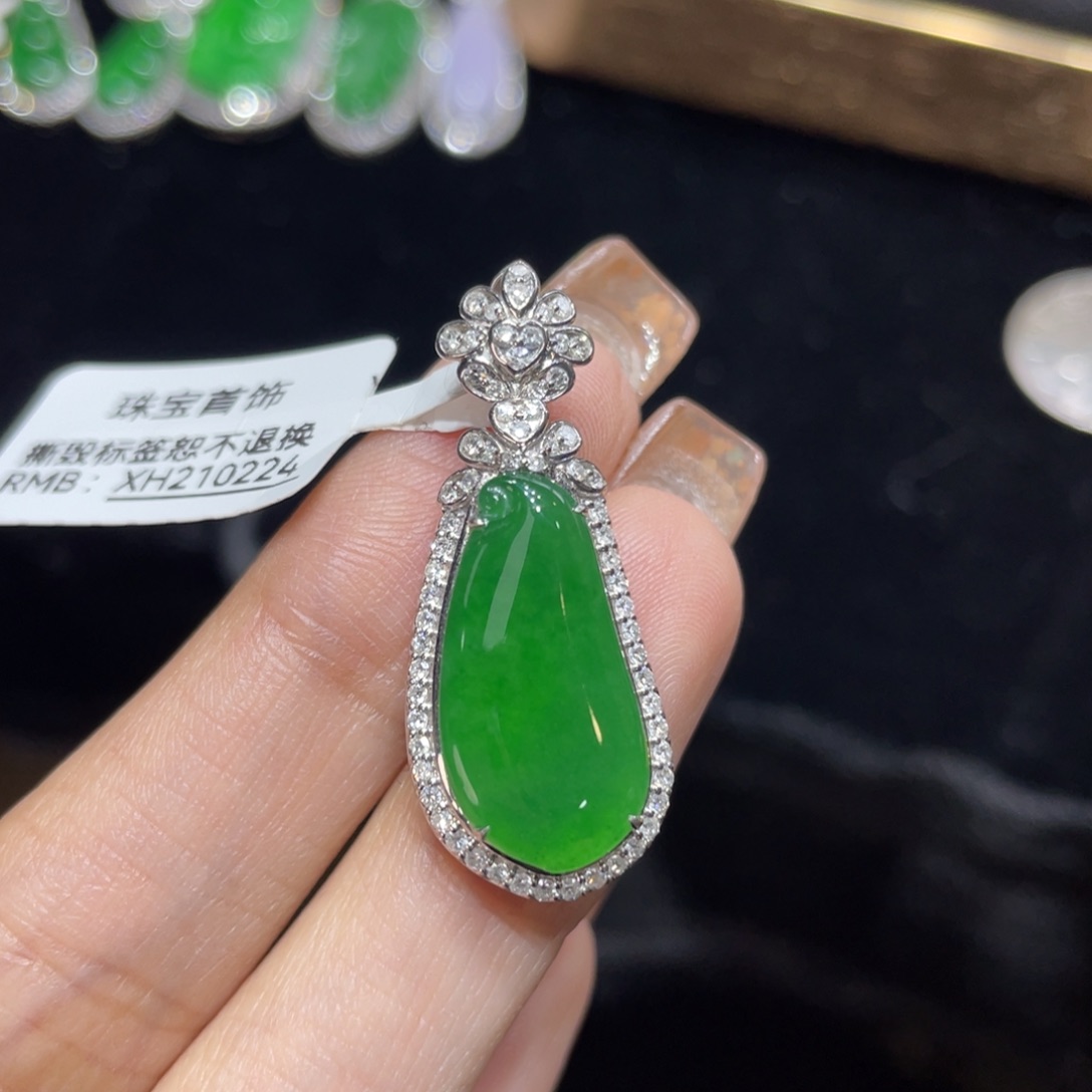 翡翠颈饰18K金镶嵌天然缅甸翡翠