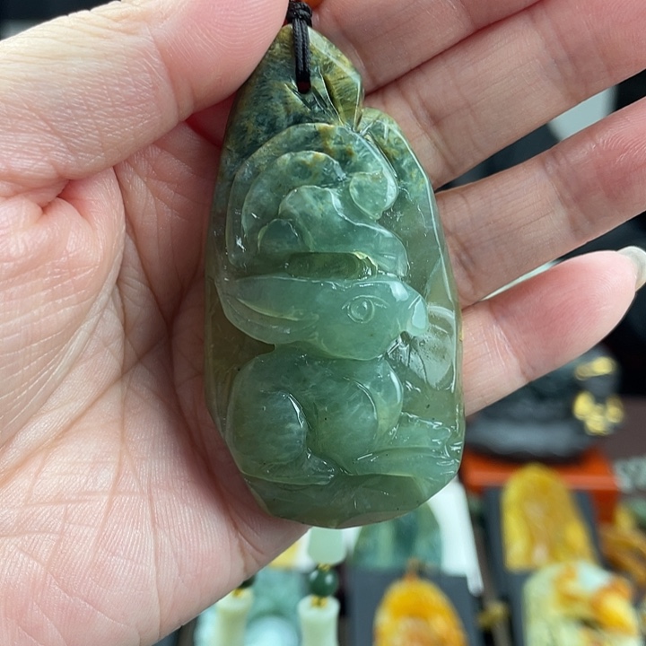 未镶嵌蛇纹石玉颈饰