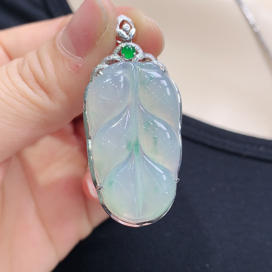 翡翠颈饰18K金镶嵌叶子