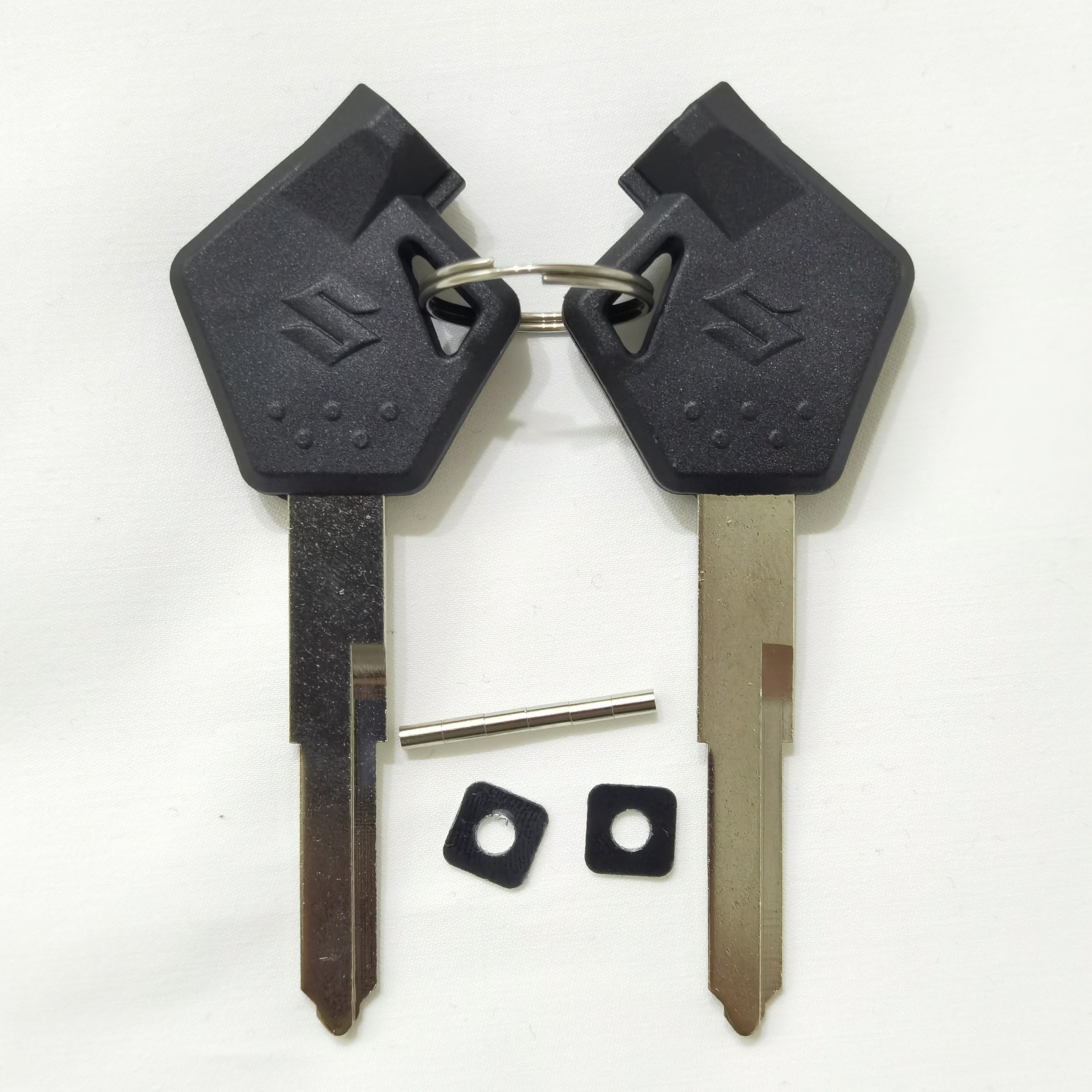 适用轻骑铃木UY/UU/US/UE/小海豚单双槽空白带磁铁磁极钥匙胚新品
