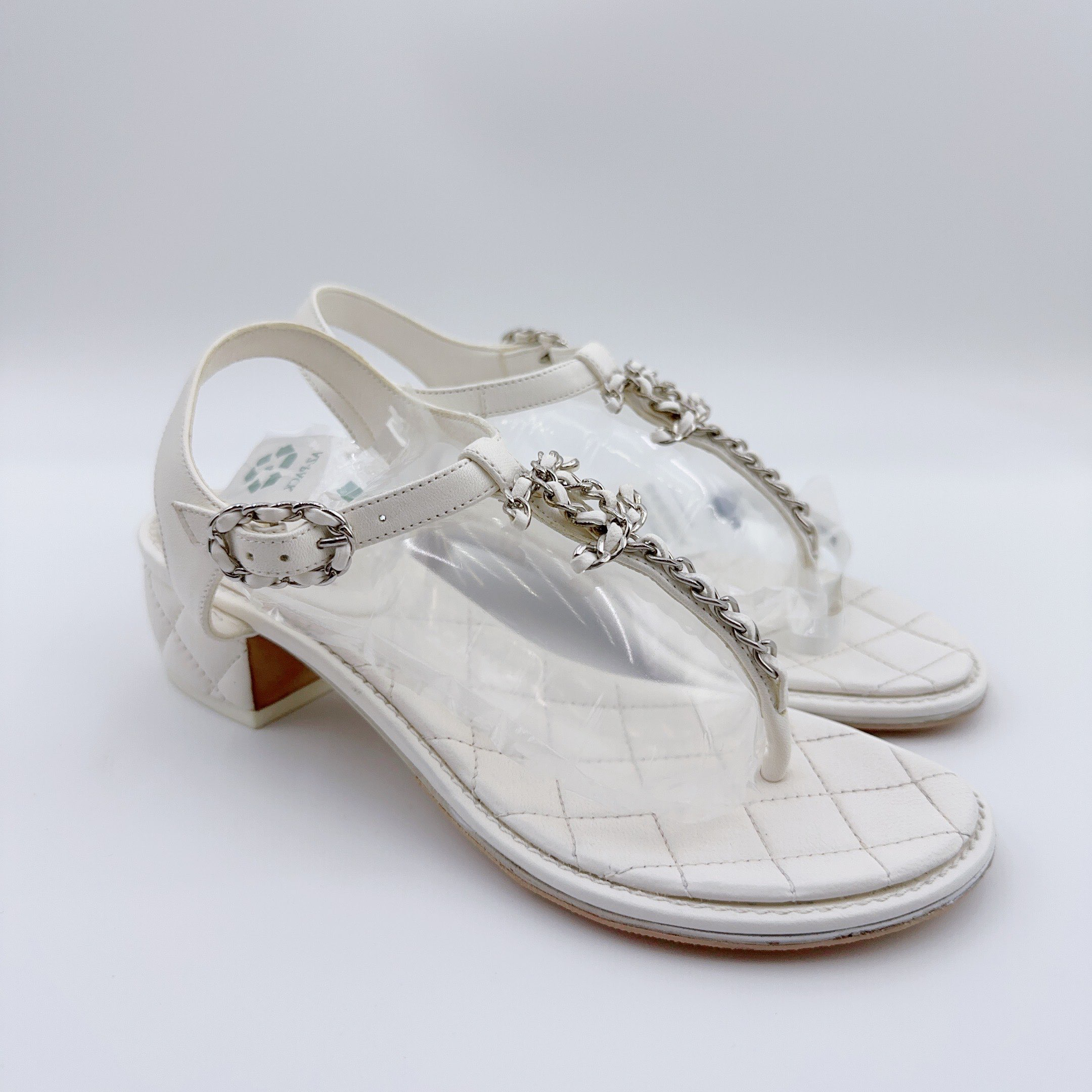 95新 Chanel/香奈儿 35.5码/白色皮穿链高跟人字凉鞋/00590