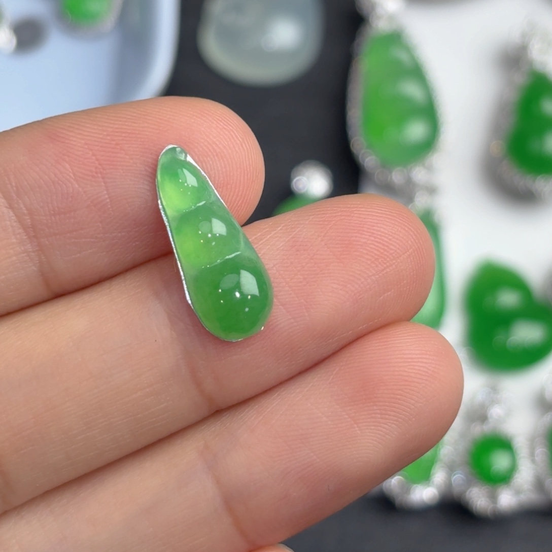 翡翠未镶嵌吊坠(不含链)福豆