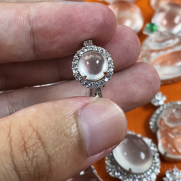 石英质玉合金颈饰