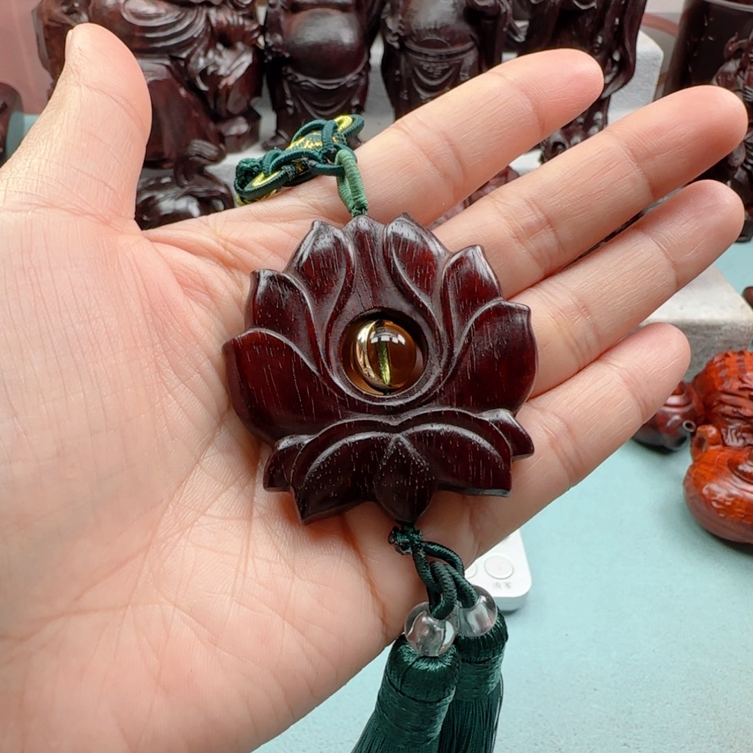 小叶紫檀把件莲花车挂