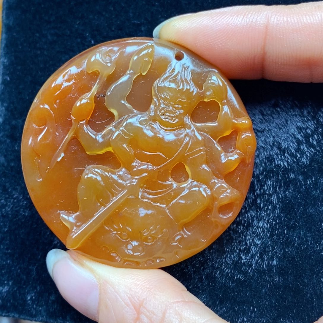 未镶嵌石英质玉（黄龙玉）颈饰