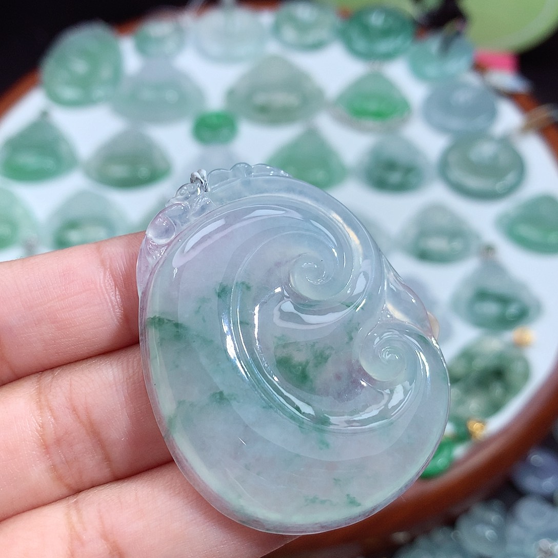 翡翠未镶嵌颈饰如意