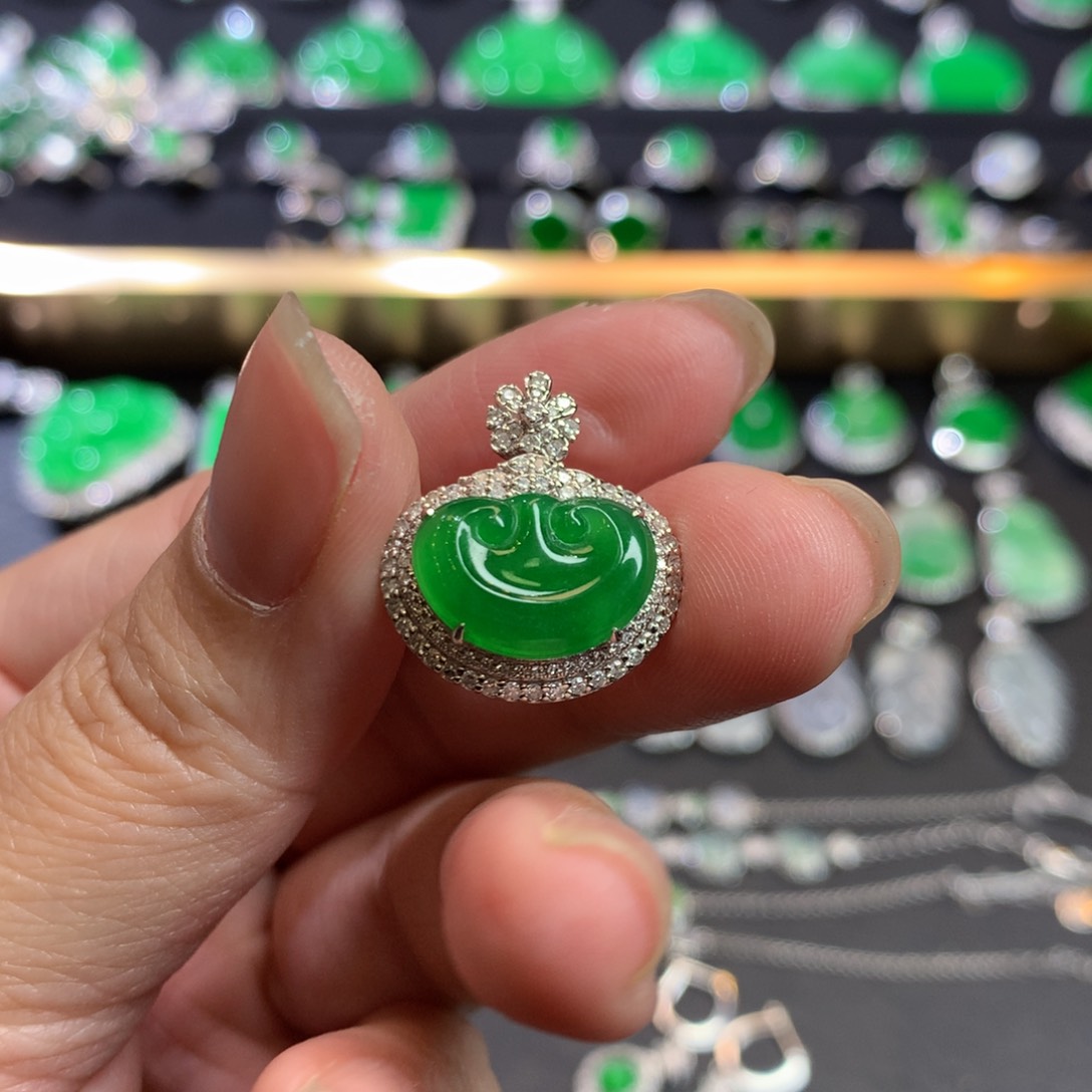 翡翠吊坠(不含链)18K金镶嵌