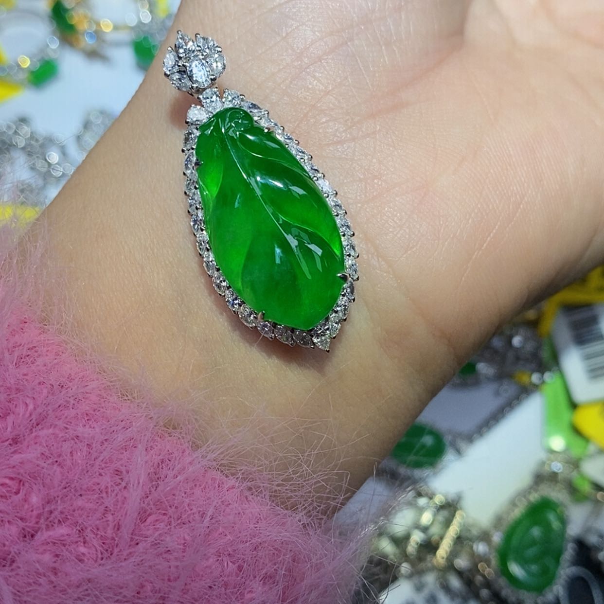 【闪购商品】翡翠颈饰18K金镶嵌葡**水吊坠