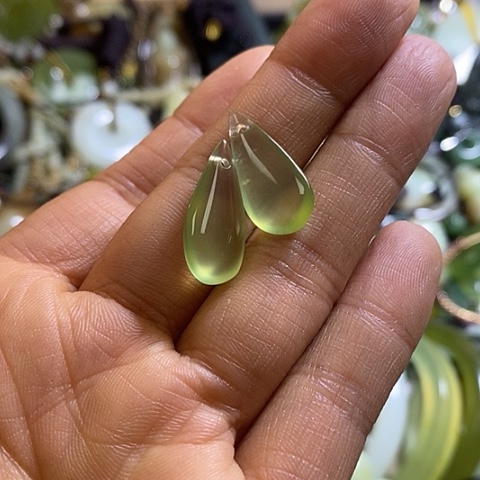 岫玉未镶嵌耳环一对