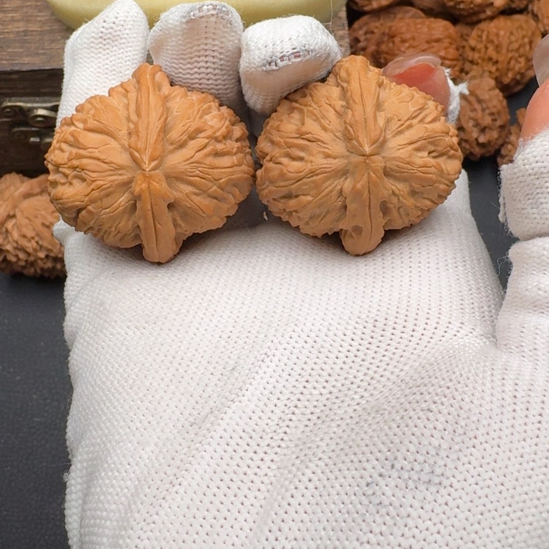 文玩核桃吊坠37白狮子4789