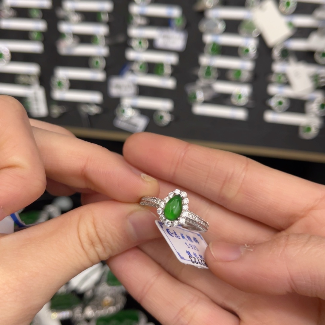 翡翠戒指银S925镶嵌翡翠戒指