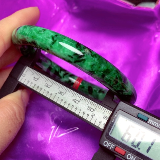 翡翠手镯未镶嵌手镯