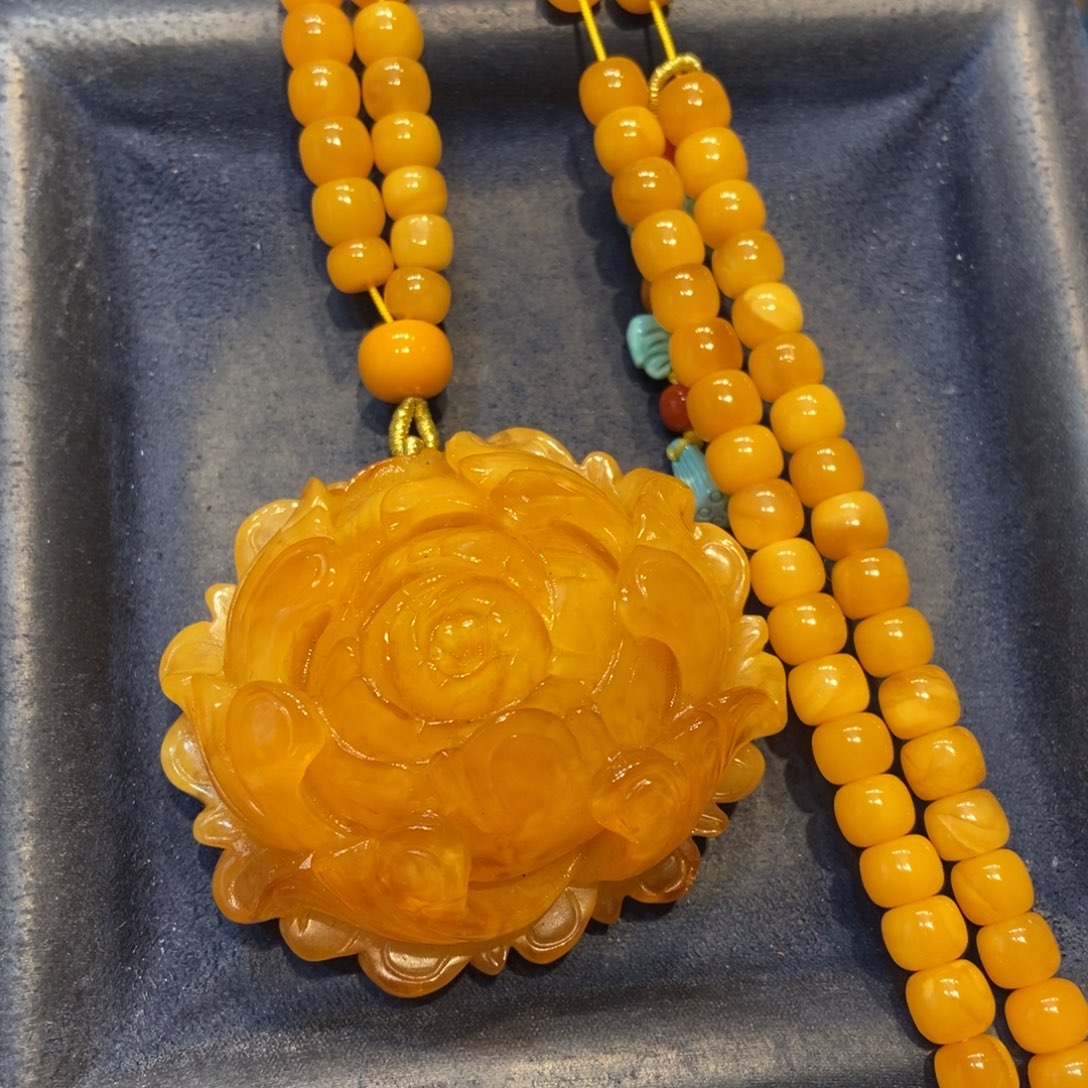 琥珀未镶嵌颈饰蜜蜡