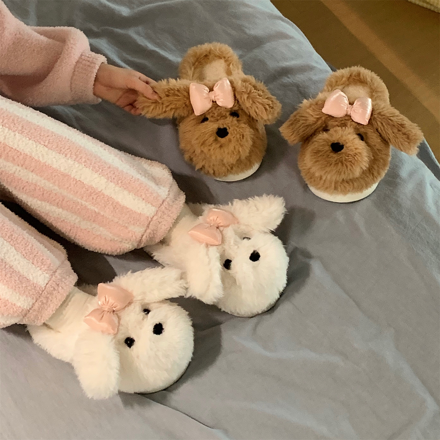 细细条 冬季蝴蝶结小狗毛绒保暖月子鞋女士居家防滑ins甜美棉拖鞋