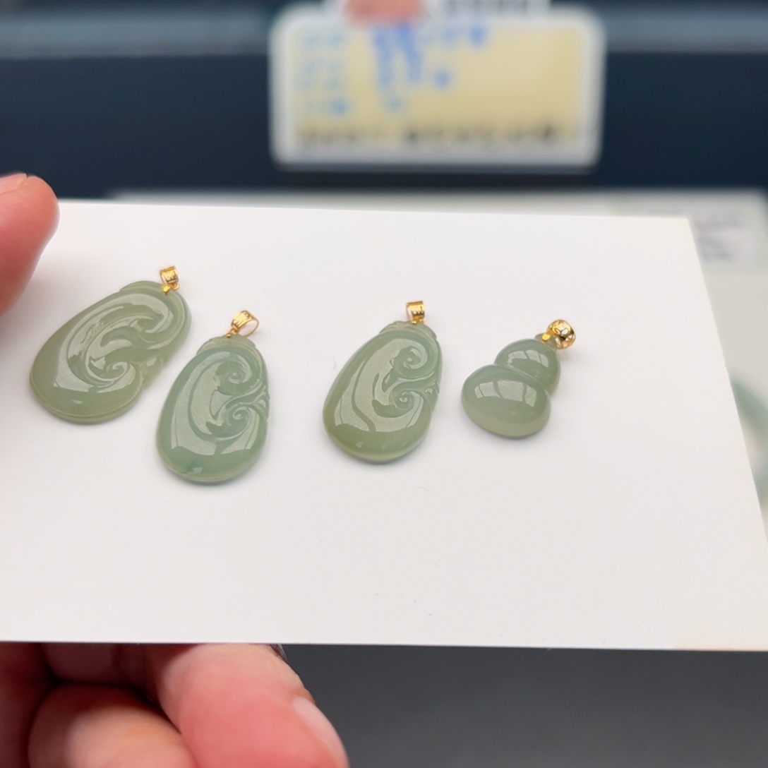 颈饰18K金镶嵌翡翠多样性发货