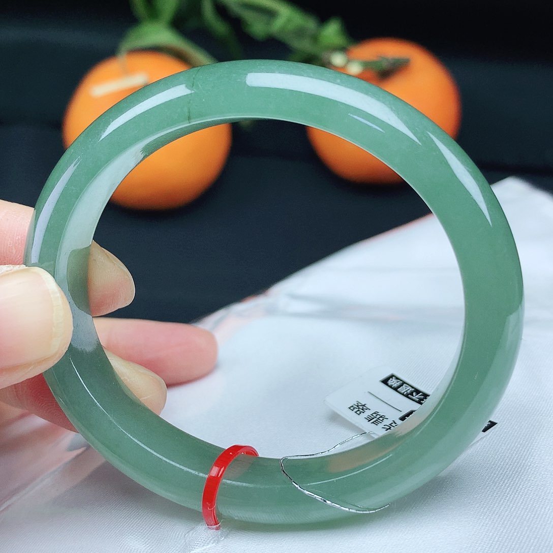 翡翠手镯未镶嵌56贵
