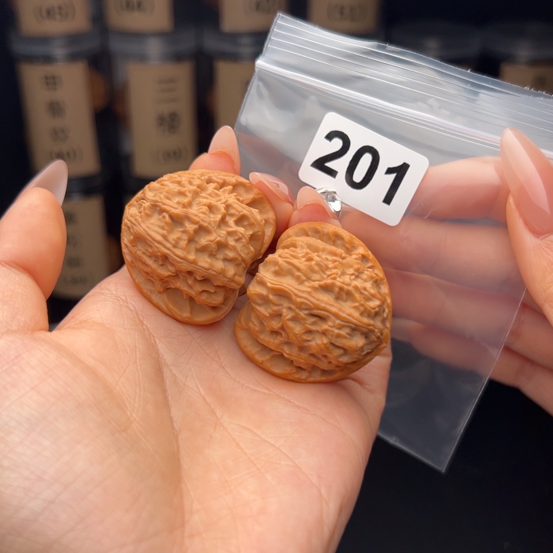 繁***盛文玩核桃吊坠三角白